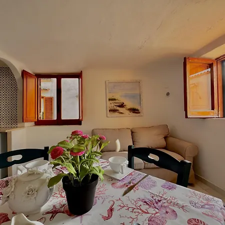 Residenza Storica Sul Mare - Holidaycasa Francesco Apartment *