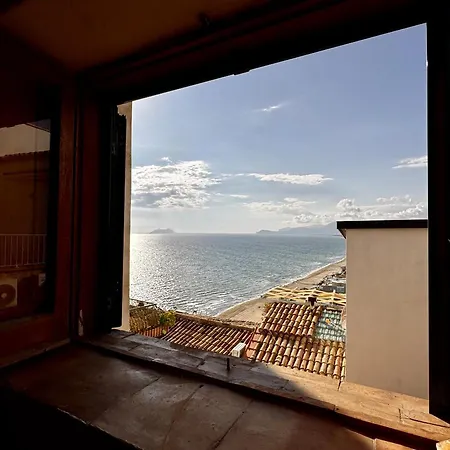 Residenza Storica Sul Mare - Holidaycasa Francesco Apartment